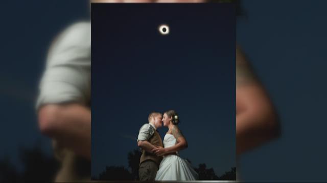 Military couple married under eclipse, capture breathtaking photo